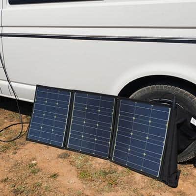 Strom im VW-Bus mit dem faltbaren Solarmodul